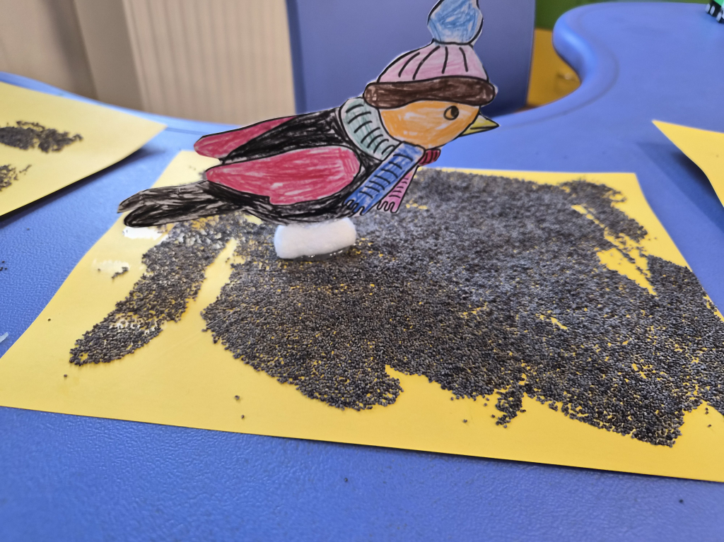 Minimateřinka krmení ptáčků.jpg